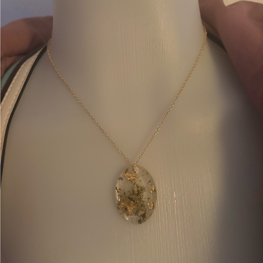 Elegant “Flower” Pendant Necklace